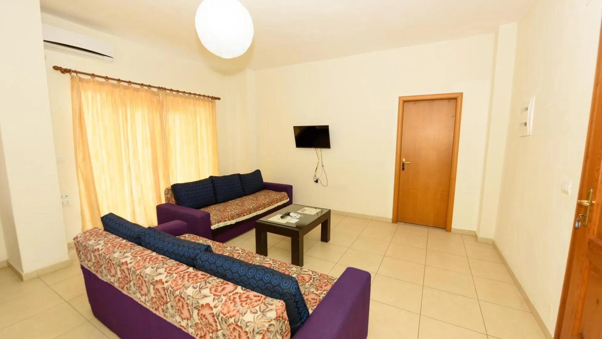 Vasili'S Family Apartments Himare Albania