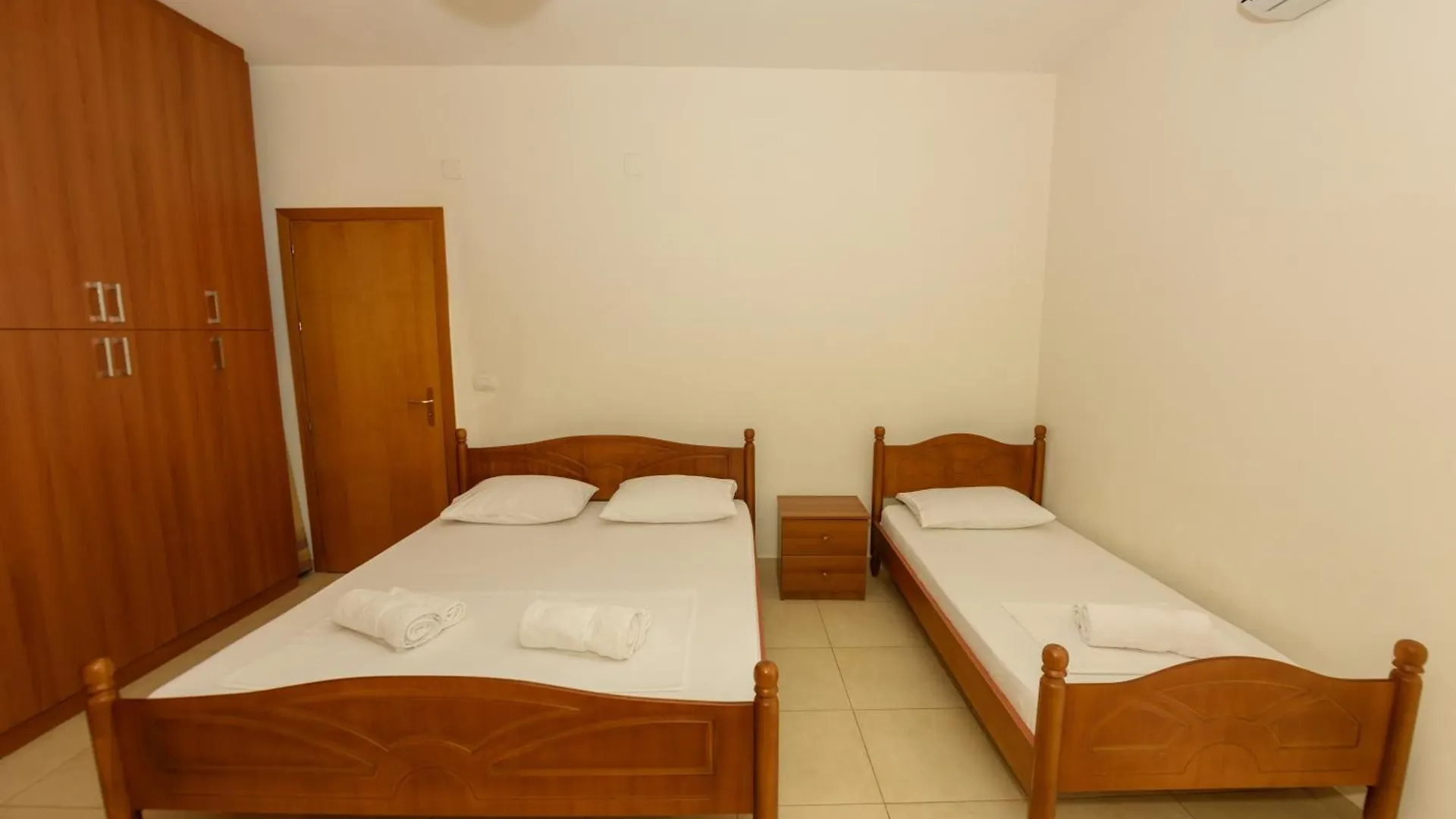 Vasili'S Family Apartments Himare