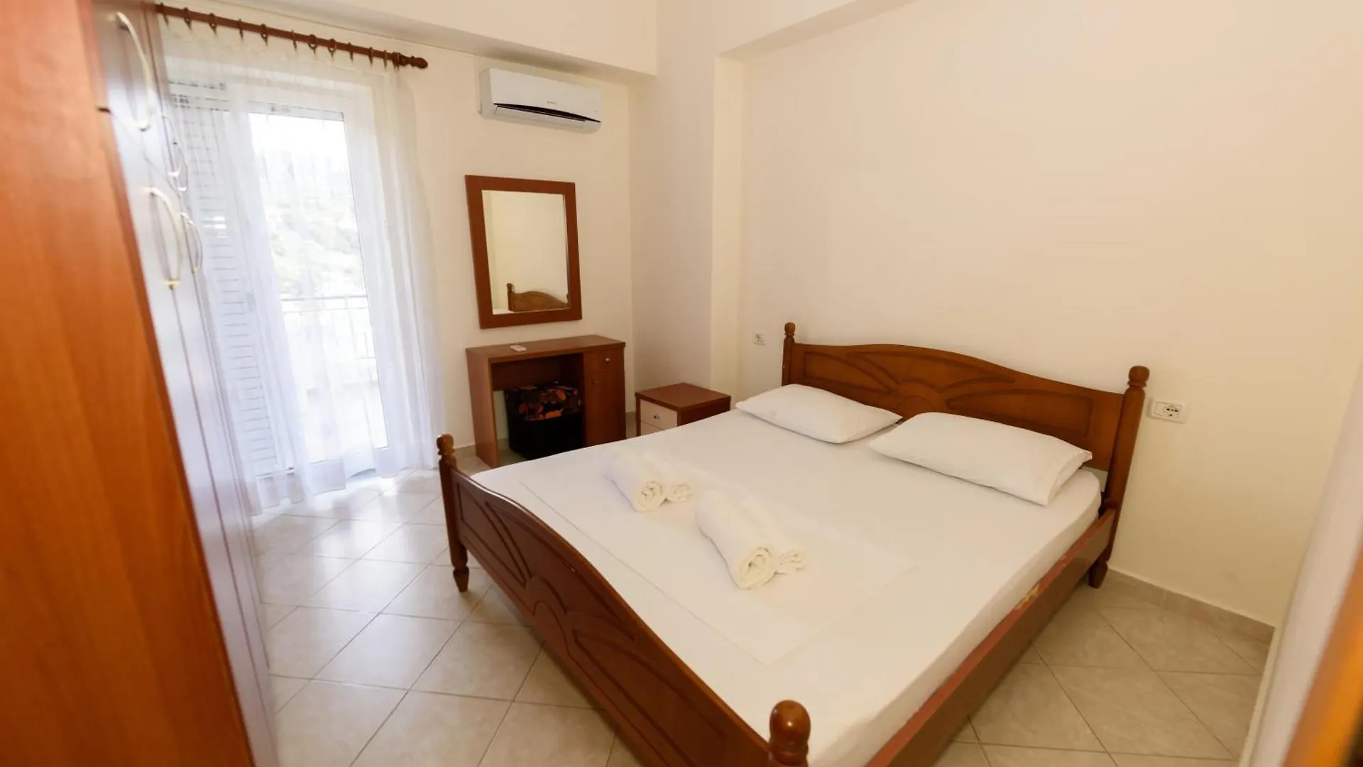 Vasili'S Family Apartments Himare