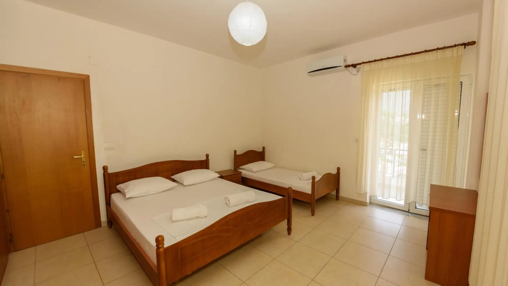 Vasili'S Family Apartments Himare