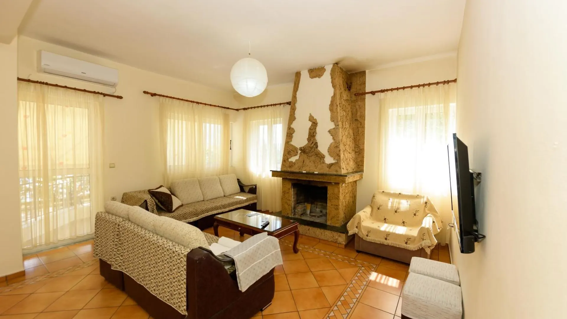 Vasili'S Family Apartments Himare