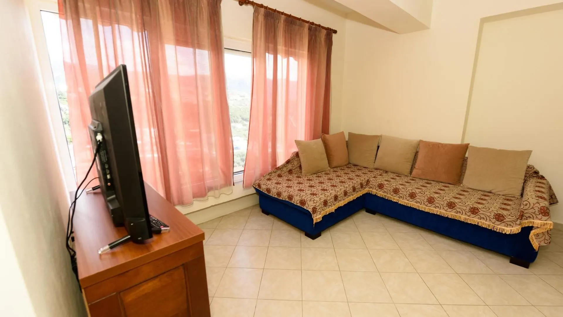 Vasili'S Family Apartments Himare Albania