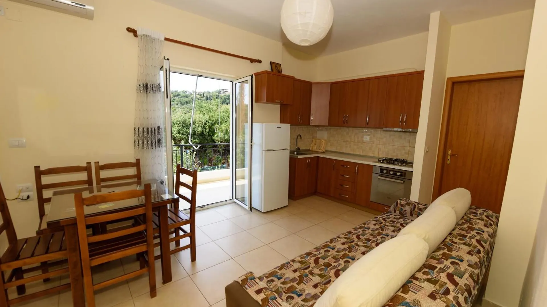 Vasili'S Family Apartments Himare